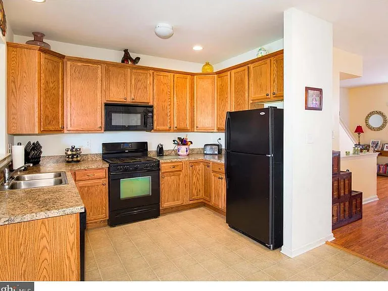 69 Narragansett Ln — Photo 3