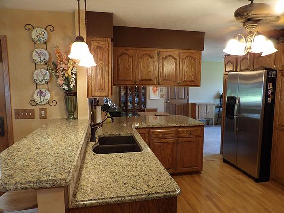 5th image of 403 E 23rd St
