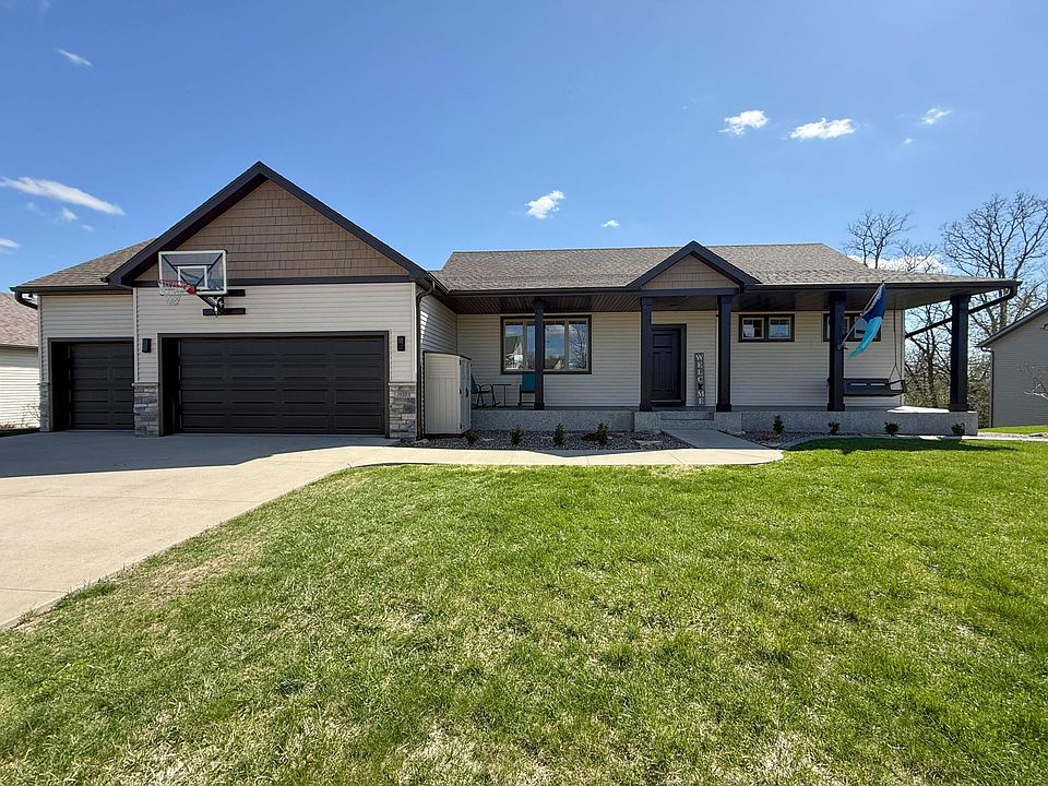 1st image of 3927 Stone Point Dr NE