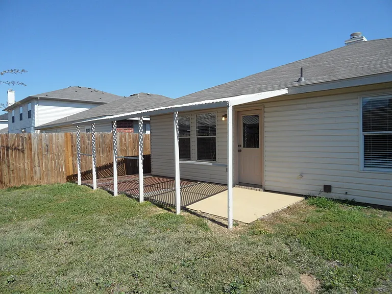 5225 Castle Cir — Photo 12