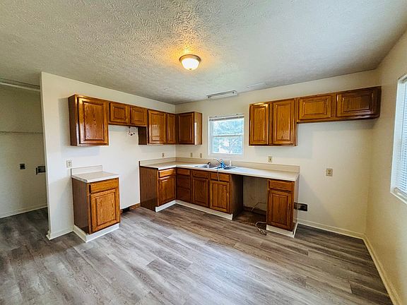 4th image of 300 Wakeman Ct