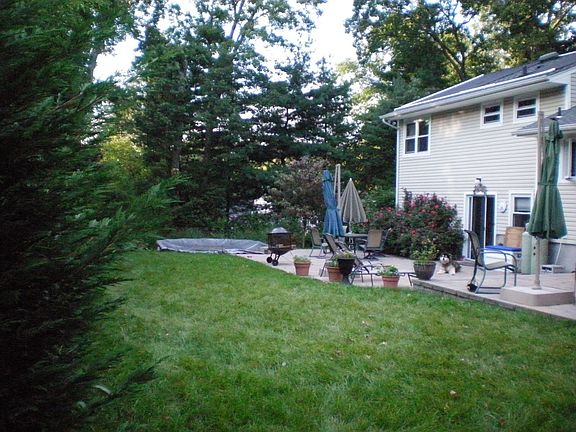 4th image of 71 Albermarle Ave