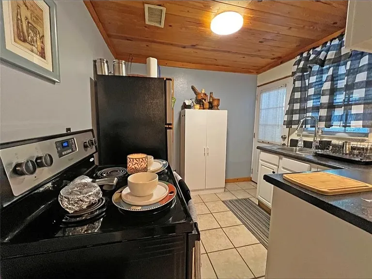 231 N Park Ave — Photo 13