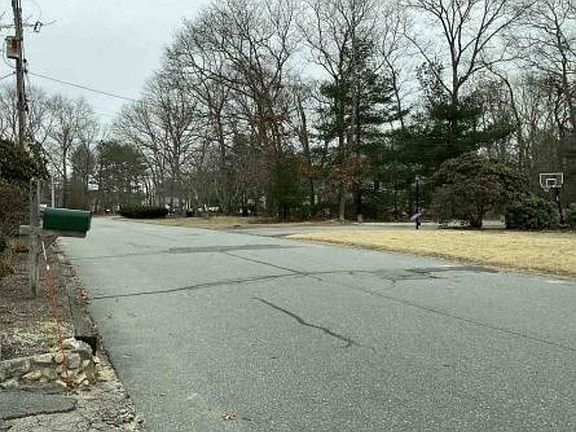 Exterior Neighborhood (street photo)