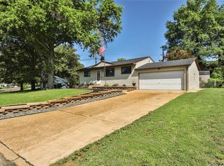 10431 Roscommon Dr, Saint Louis, MO