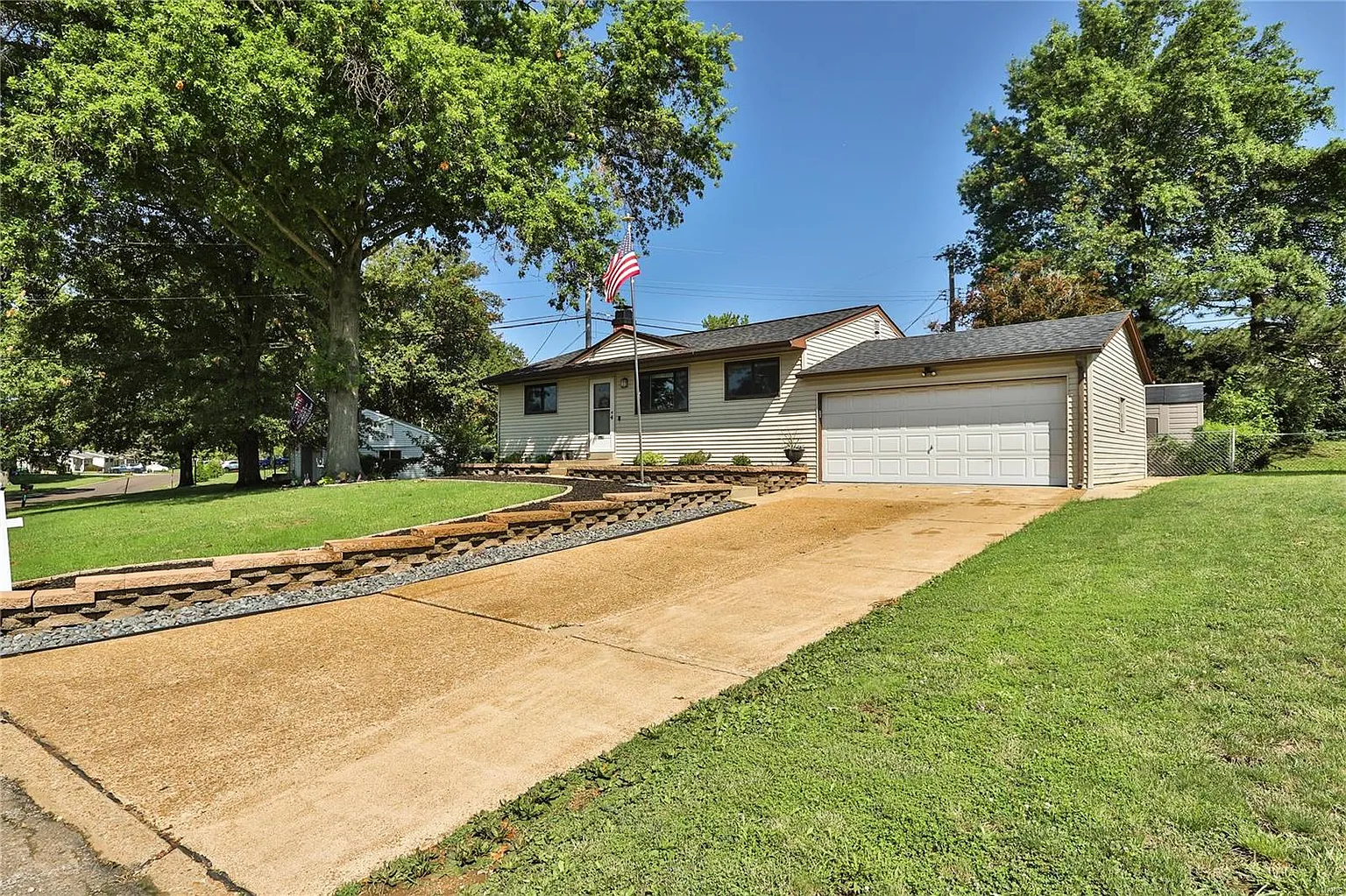 10431 Roscommon Dr photo 1