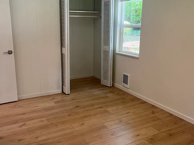 2356 Erlands Point Rd NW — Photo 8