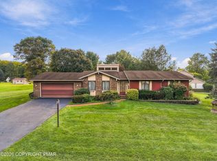 1916 Fawn Ln, Hellertown, PA 18055
