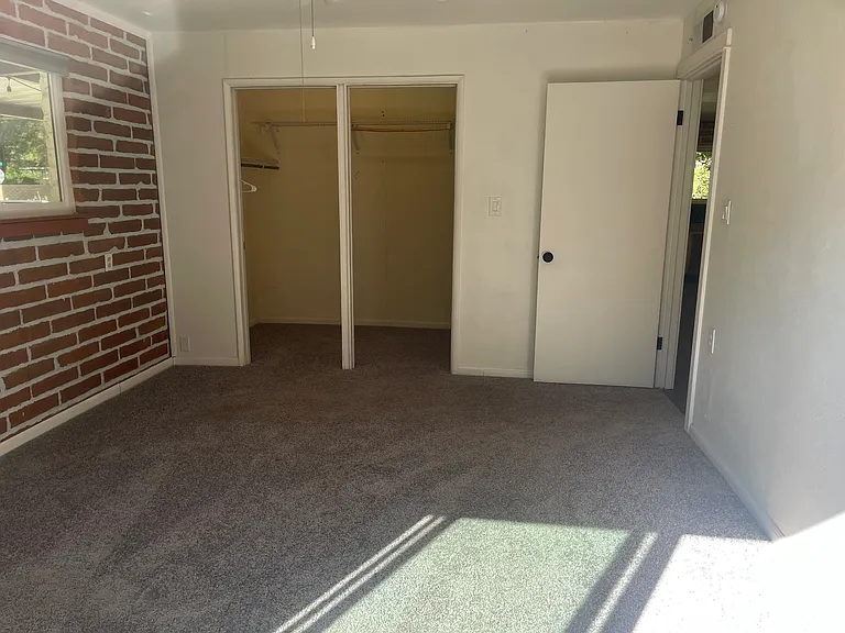 370 N 3rd Ave — Photo 4