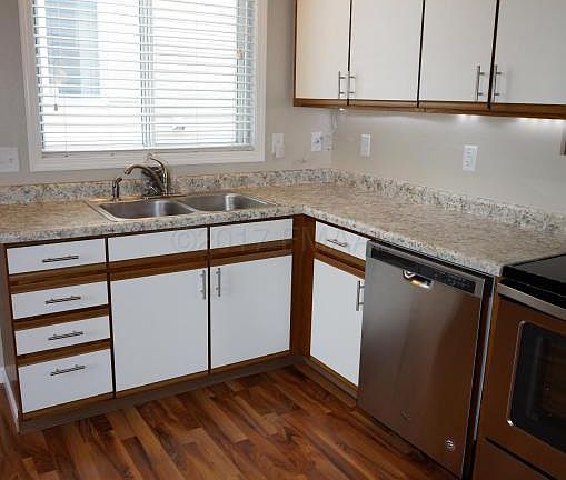 5th image of 3644 Village Green Ln