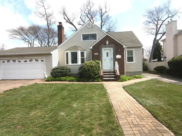 1985 Russell Street, Bellmore, NY 11710