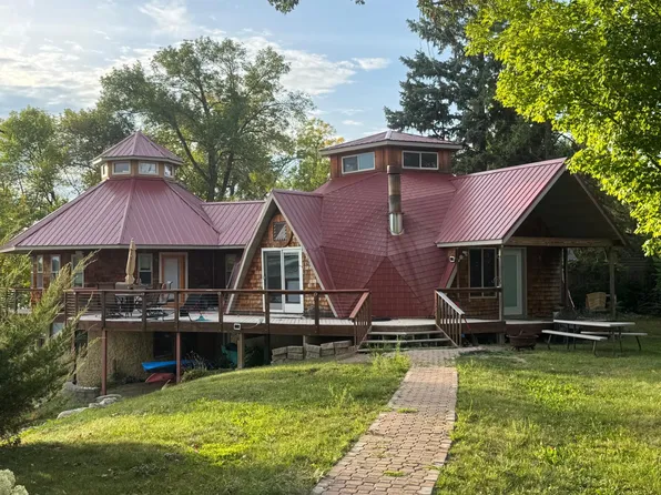 425 N Main St, Center City, MN 55012