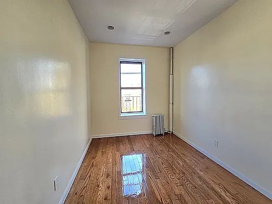 4th image of 18 E 21st St APT C6