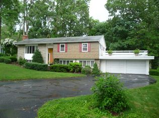 10 Rocky Crest Rd, Cumberland, RI 02864