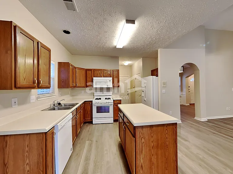 501 Gables Ct — Photo 4