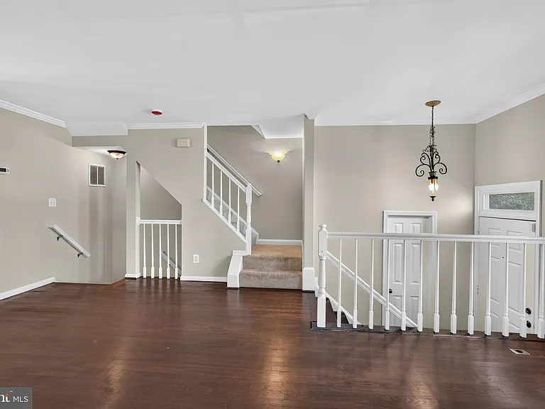 341 S Pickett St — Photo 8