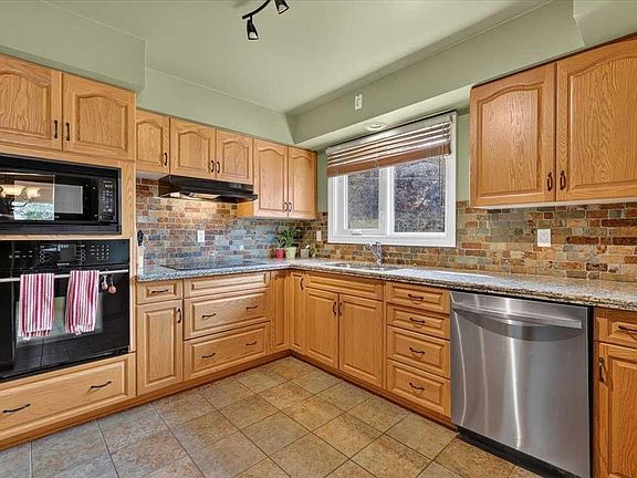 4th image of 7536 Fleetwood Dr SE