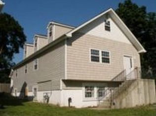 75 Fairground Ave, Huntington Station, NY 11746