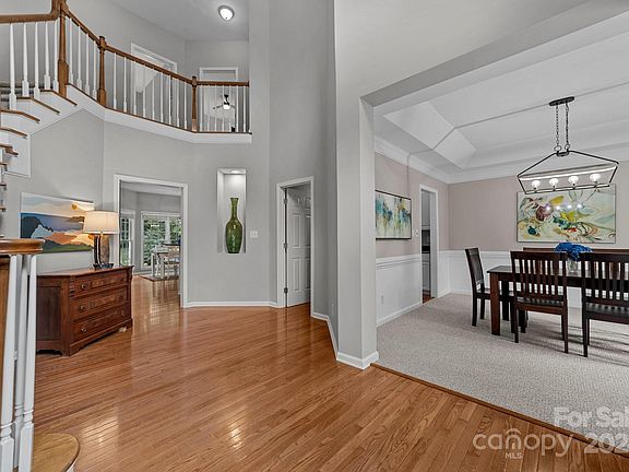 4th image of 272 Castles Gate Dr