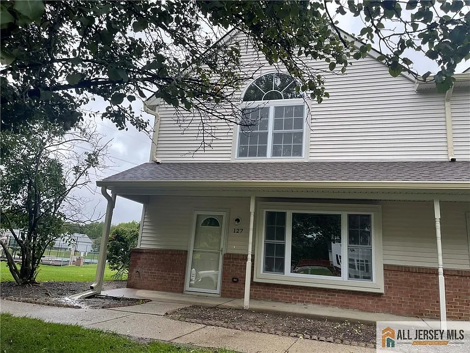 127 Sassafras Ct