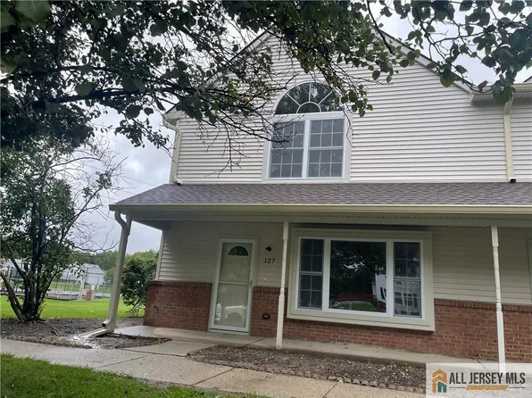 127 Sassafras Ct, North Brunswick, NJ 08902