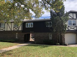 844 Village Quarter Rd APT B4, West Dundee, IL