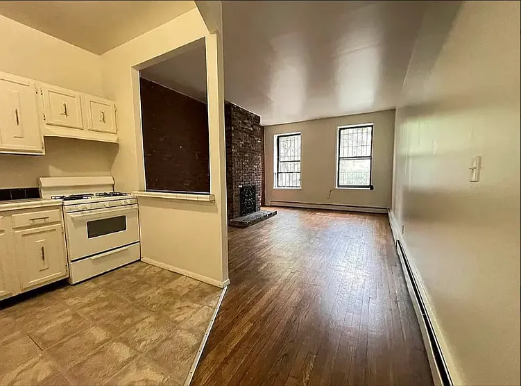 450 W 47th St #2A — Photo 1