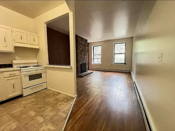 450 W 47th St APT 2A, New York, NY 10036