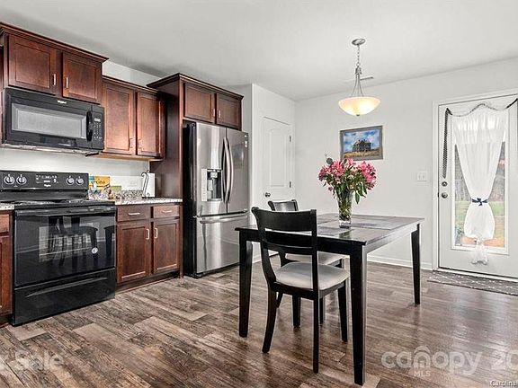 5th image of 6024 Halliwell St