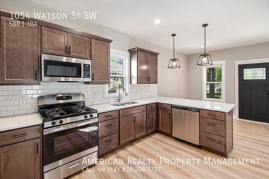 5 bed, 2.5 bath, 1800 sqft, $3,400 — Photo 4