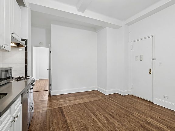 4th image of 19 W 69th St APT 803