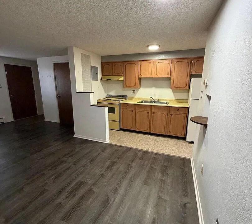 3305 S Clarkson St #204