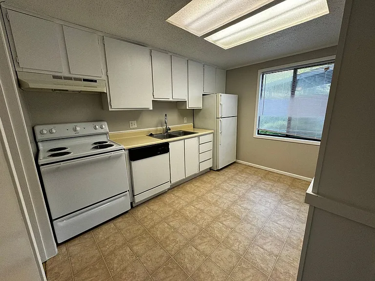 Poplar Ridge Apartments — Photo 44
