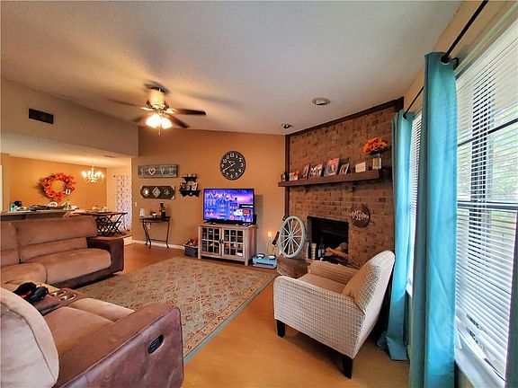 3rd image of 707 Highland Gardens Ln