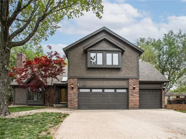 1228 S Lindenwood Dr, Olathe, KS 66062