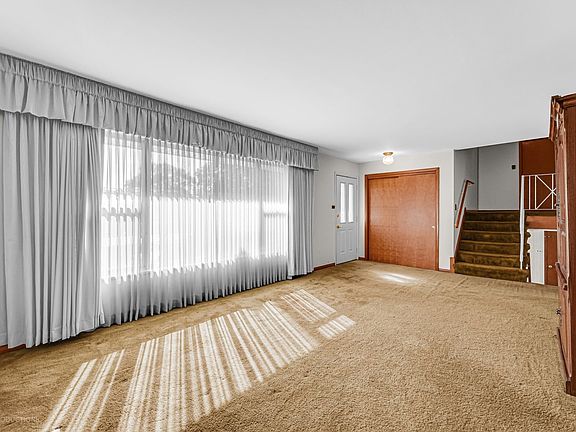 5th image of 6036 W 127th St