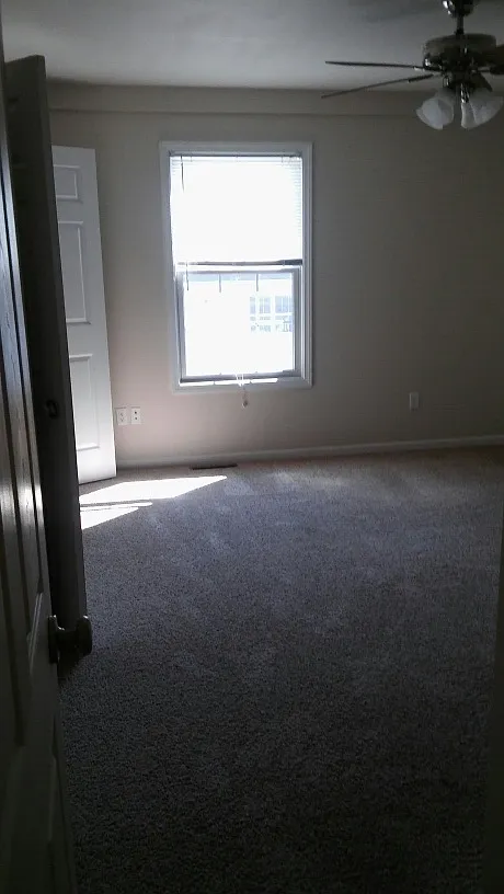 2 bed, 2.5 bath, 1100 sqft, $900 — Photo 1