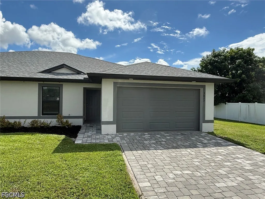 3 bed, 2.0 bath, 1419 sqft, $1,725 — Photo 1