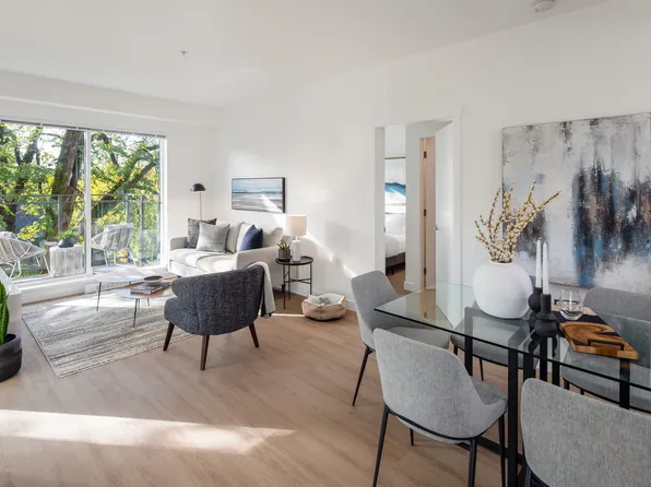 2075 W 12th Ave #202, Vancouver, BC V6J 2G3