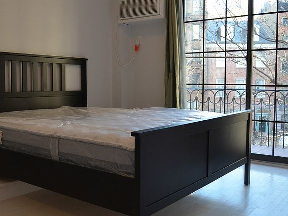 5th image of 214 E 9th St APT 3B