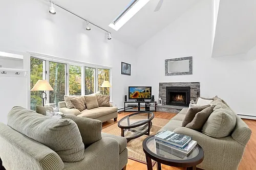 55 Glenview Dr Photo 1