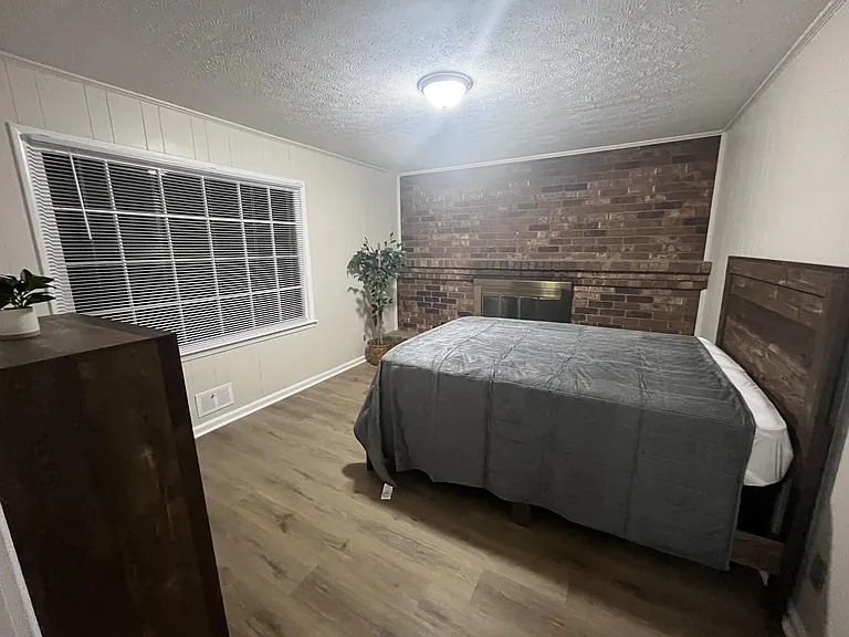 Cedar Valley Dr NE — Photo 1