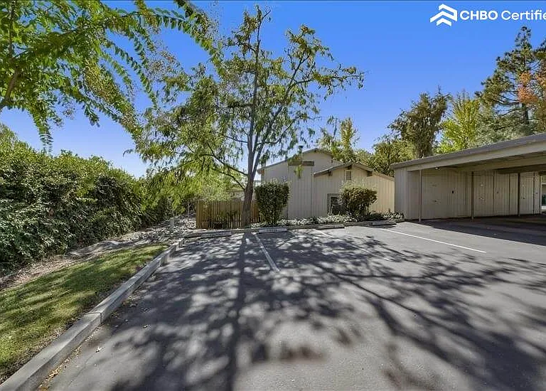 3911 Hills Ct — Photo 42