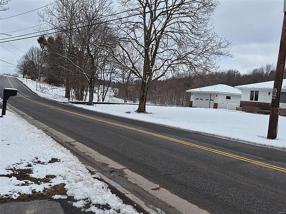 5th image of 136 Maple St