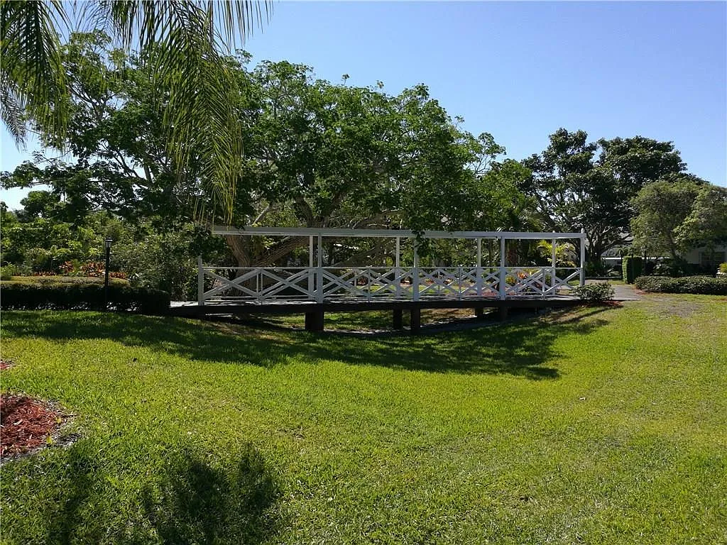 1 bed, 1.5 bath, 834 sqft, $1,450 — Photo 2