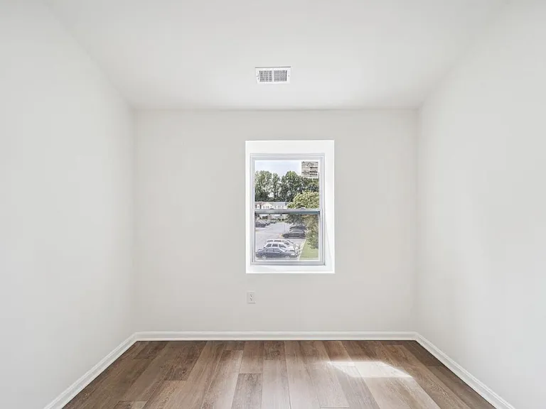 10611 Campus Way S — Photo 2