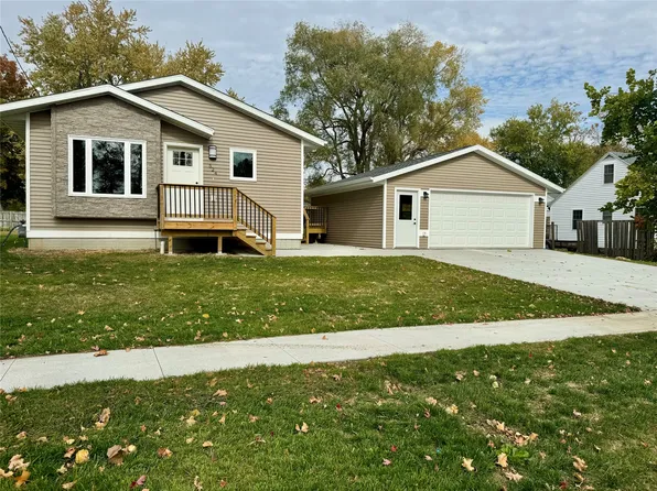 524 S 4th Ave E, Newton, IA 50208