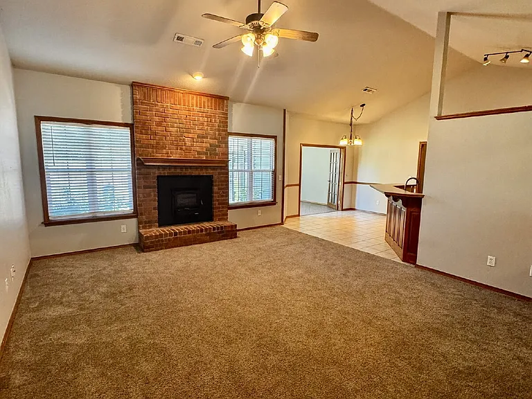 3802 Maple Rd — Photo 8