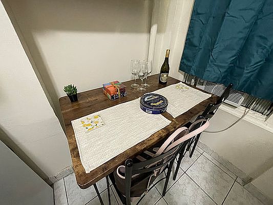 5th image of 519 W 48th St APT 7