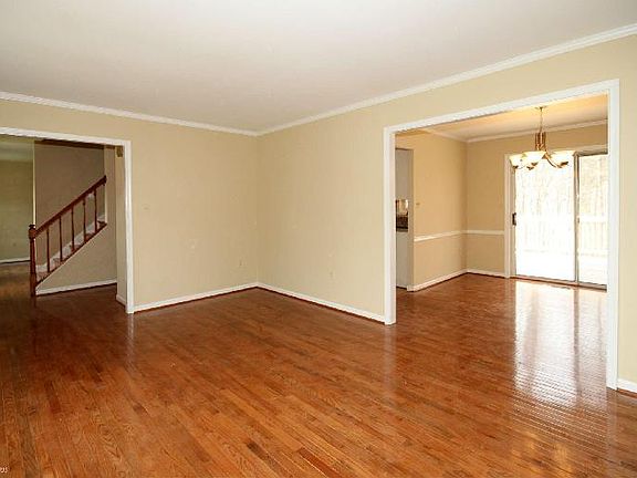 5th image of 9322 Hobart Ct